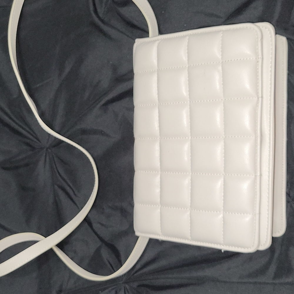 Beige shoulder bag
